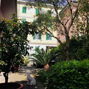 La Casa Dei Fiori , La Spezia Italia